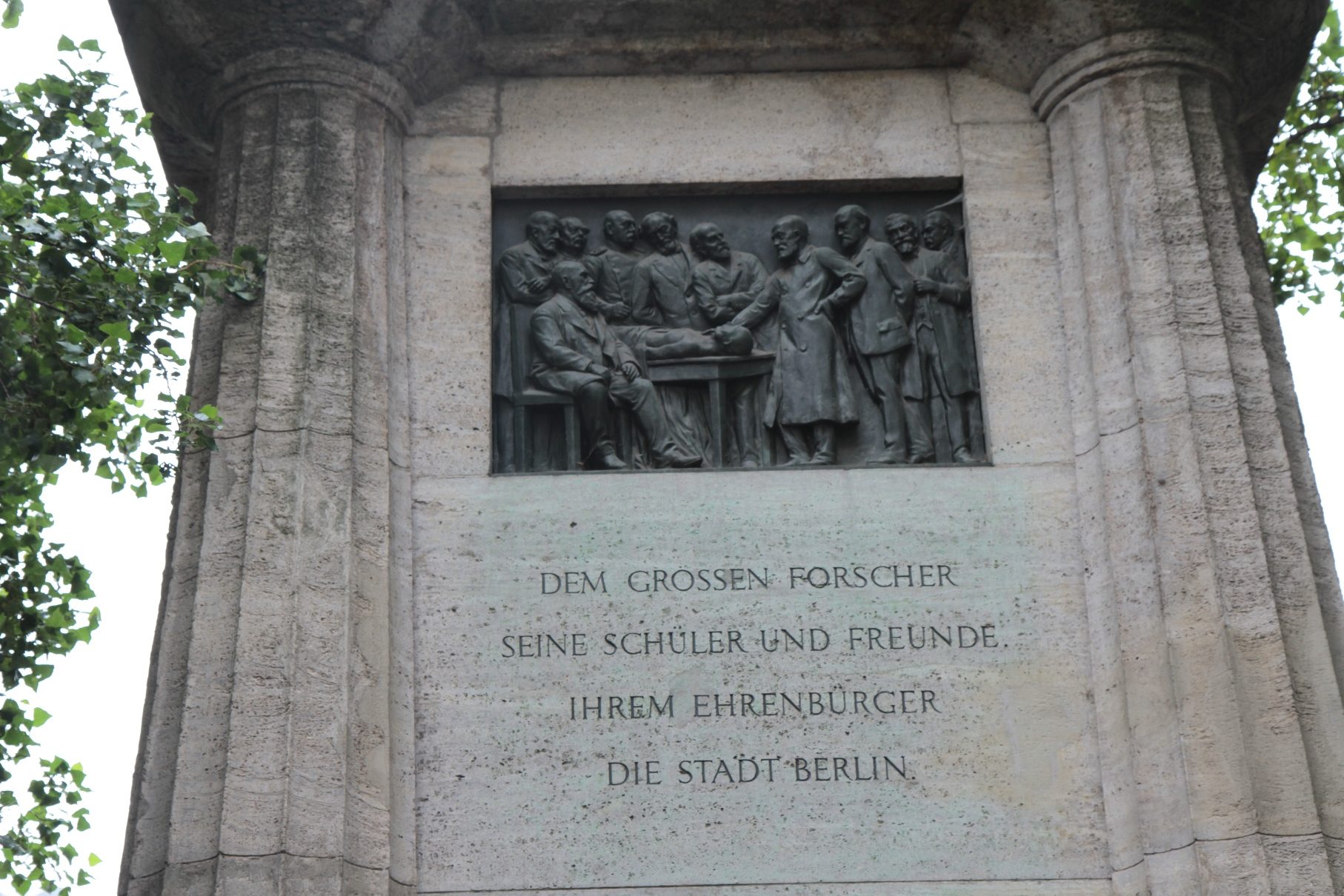 Rudolf Virchow monument, Berlin - 04.JPG